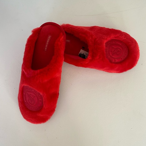 NWT Victoria’s Secret Closed-Toe Faux Fur Slippers - Picture 11 of 14
